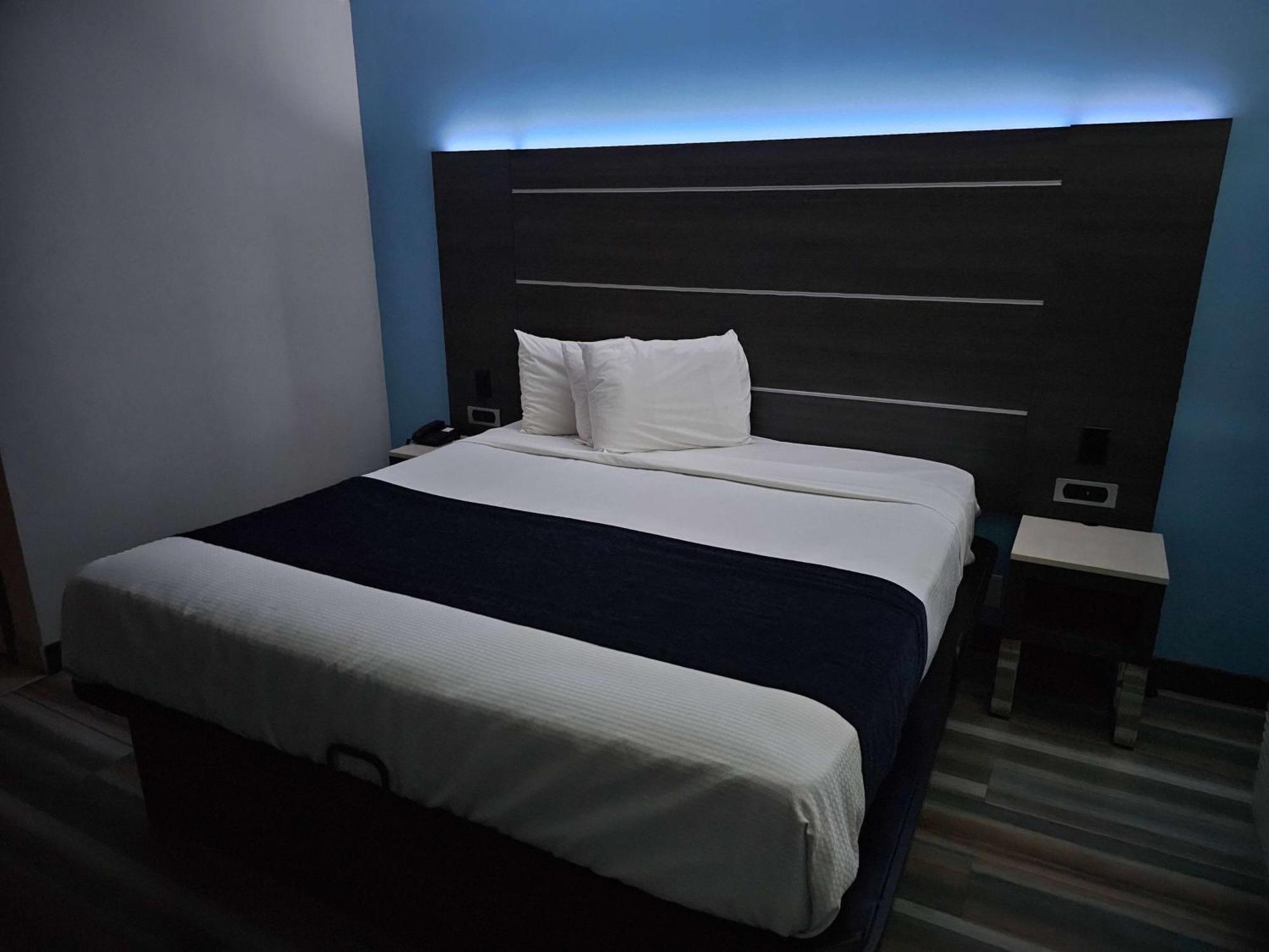 ทราเวลลอดจ์ ฟูลเลอร์ตัน เนียร์ แอนาไฮม์ Hotel ฟุลเลอร์ตัน ภายนอก รูปภาพ