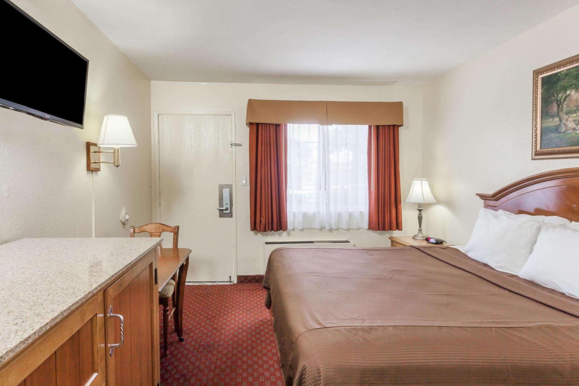ทราเวลลอดจ์ ฟูลเลอร์ตัน เนียร์ แอนาไฮม์ Hotel ฟุลเลอร์ตัน ภายนอก รูปภาพ